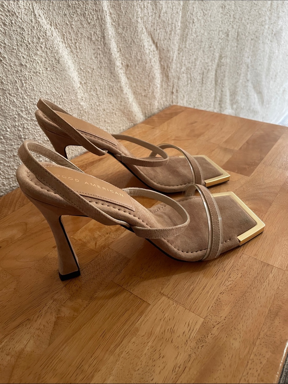 NWOT Good American “Standout” Nude Suede Square Toe Heels with Gold Trim Sz 8.5 - Picture 10 of 11